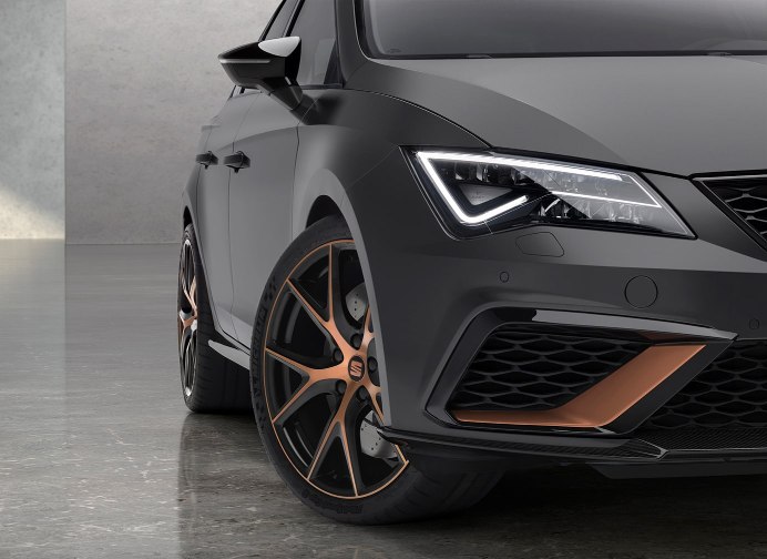 Leon CUPRA R Estate - Front grille, wheel, and head light